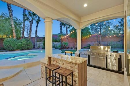 Lux 5Br Vegas Home W Pool, Spa, Games, Near Strip 拉斯维加斯 外观 照片